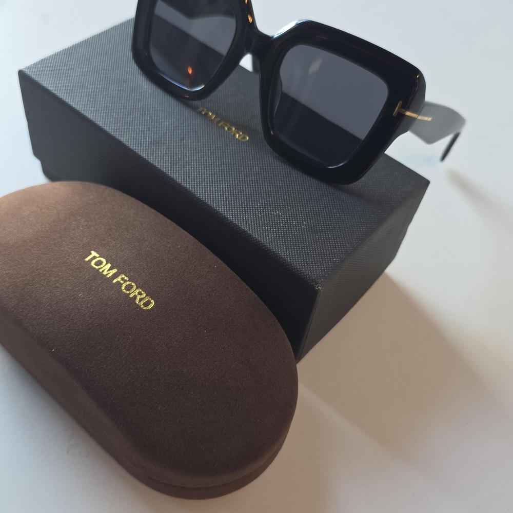 Tom Ford Black and Gold Square Sunglasses - Picture 6 of 7